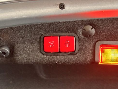 Used 2018 Mercedes-Benz C 300 Sedan image 35