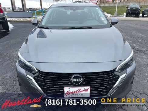 Used 2024 Nissan Sentra SV image 2