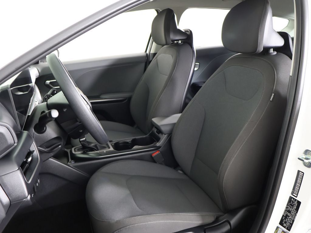 Certified 2025 Kia K4 FWD image 29