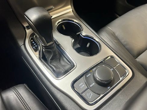 Used 2020 Jeep Grand Cherokee Limited AWD/4WD image 17