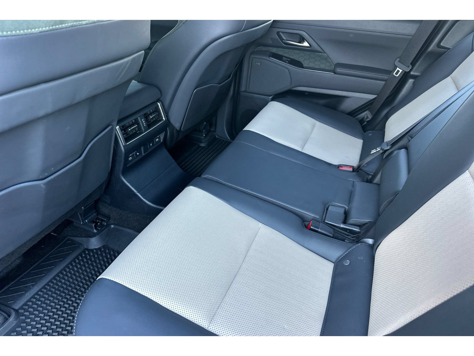 Used 2025 Lexus GX 550 w/ Accessory Package (CT) AWD/4WD image 13