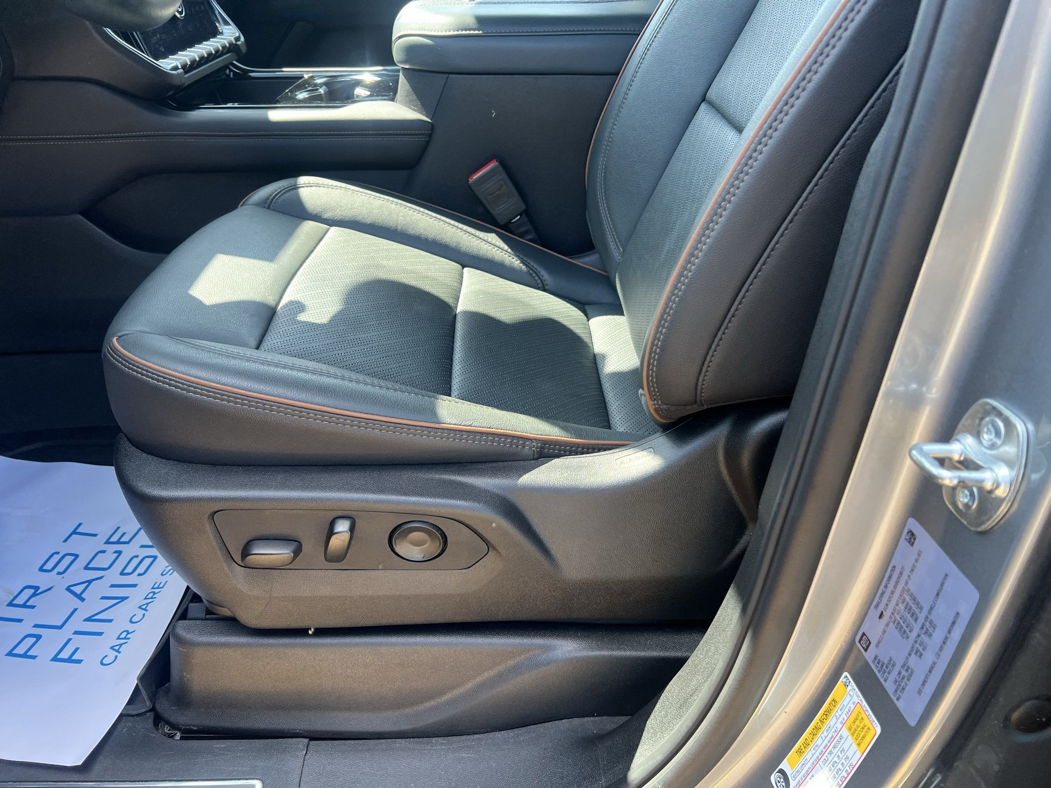 Used 2025 GMC Yukon AT4 w/ LPO, Get Active Package AWD/4WD image 22
