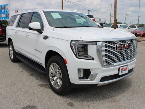 Used 2022 GMC Yukon XL Denali AWD/4WD image 3