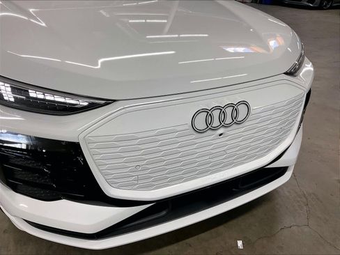 Certified 2025 Audi Q6 e-tron Premium Plus w/ Premium Plus AWD/4WD image 31
