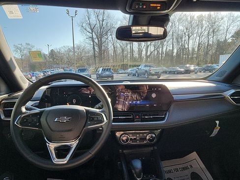 Used 2025 Chevrolet TrailBlazer ACTIV w/ Convenience Package FWD image 19