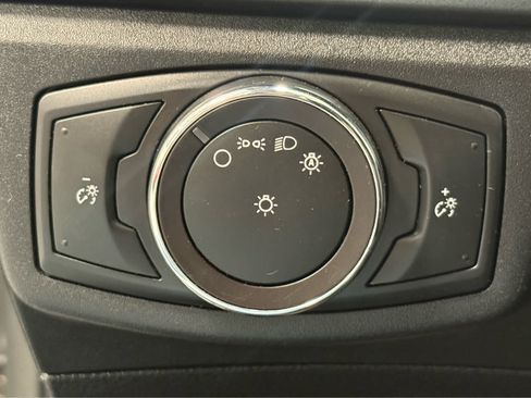 Used 2018 Ford Fusion SE w/ Fusion SE Technology Package FWD image 25