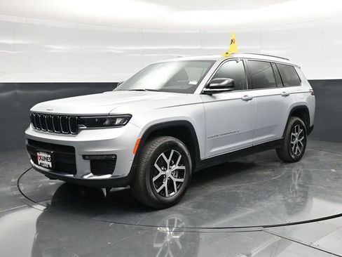 Used 2024 Jeep Grand Cherokee L Limited w/ Luxury Tech Group II image 3