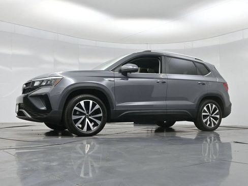 Used 2023 Volkswagen Taos SE w/ Panoramic Sunroof Package AWD/4WD image 56
