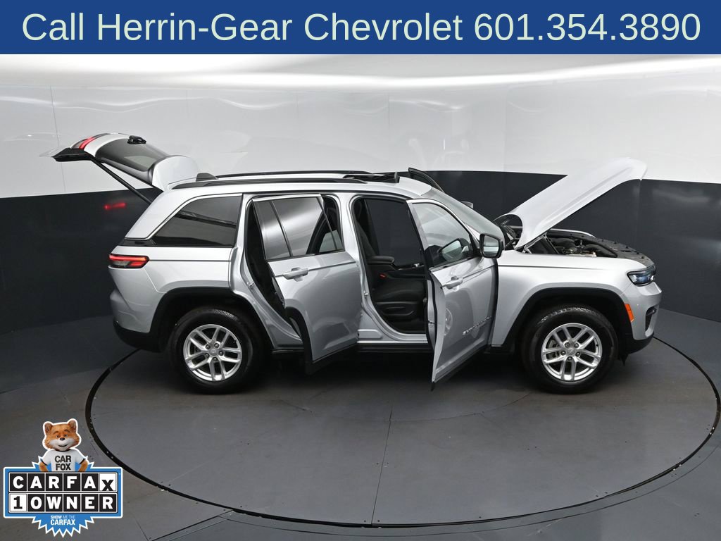 Used 2025 Jeep Grand Cherokee Laredo X w/ Luxury Tech Group I RWD image 50