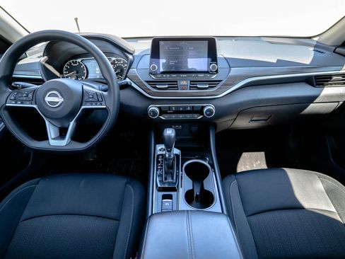 Used 2024 Nissan Altima 2.5 SV AWD/4WD image 7
