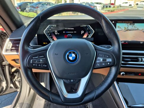Used 2023 BMW i4 eDrive35 w/ Premium Package RWD image 18
