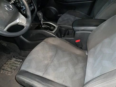 Used 2016 Nissan Rogue SV image 2