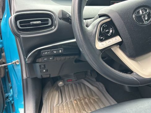 Used 2017 Toyota Prius Prime Advanced image 8