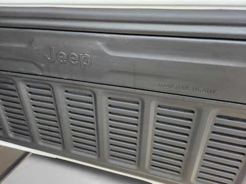 Used 2024 Jeep Wrangler Unlimited Rubicon AWD/4WD image 39