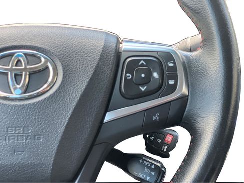 Used 2015 Toyota Camry SE FWD image 17