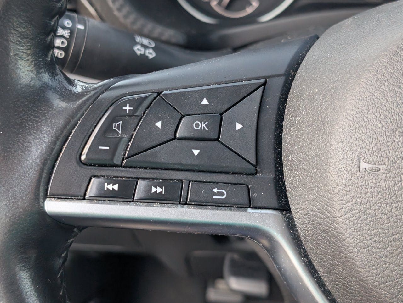 Used 2021 Nissan Sentra SV FWD image 22