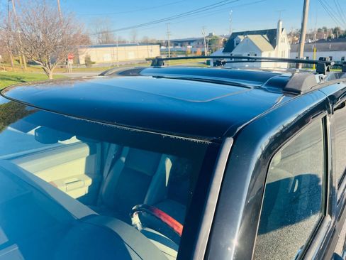 Used 2008 Jeep Commander Overland image 11