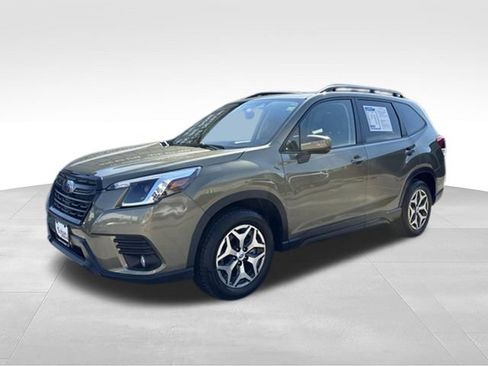 Used 2023 Subaru Forester Premium AWD/4WD image 3