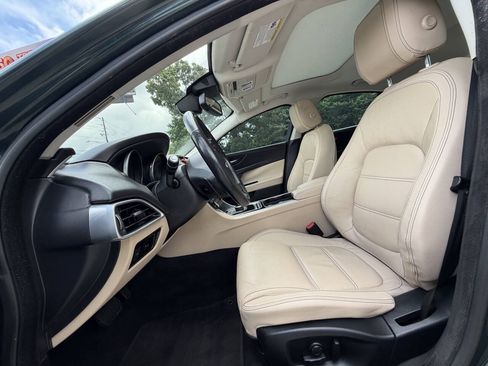 Used 2017 Jaguar XE Prestige RWD image 5