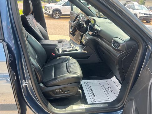 Used 2020 Ford Explorer Platinum w/ Premium Technology Package AWD/4WD image 28