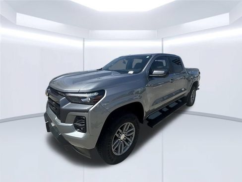 Used 2024 Chevrolet Colorado LT w/ LT Convenience Package III RWD image 2