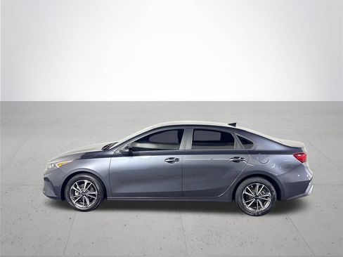 Certified 2022 Kia Forte LXS FWD image 9