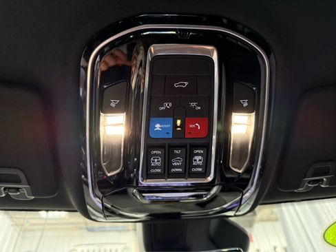 Used 2022 Jeep Grand Cherokee L Overland w/ Luxury Tech Group IV image 23