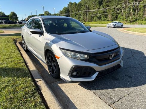 Used 2018 Honda Civic Sport image 5