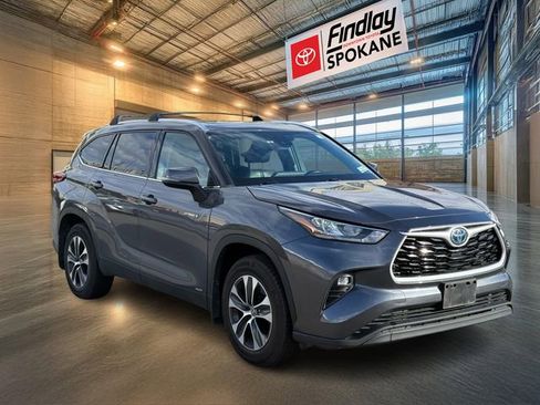 Used 2020 Toyota Highlander XLE image 3