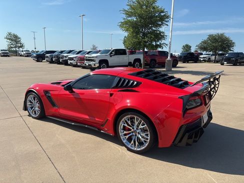 Used 2016 Chevrolet Corvette Z06 w/ Z07 Performance Package RWD image 3