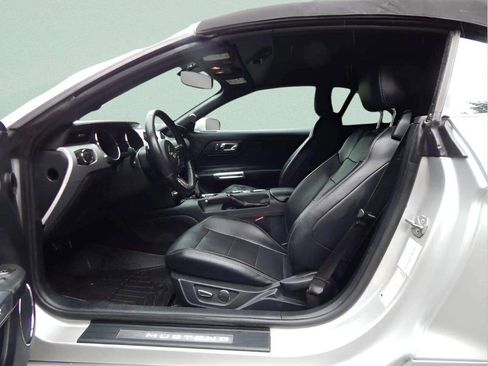 Used 2015 Ford Mustang Premium image 14