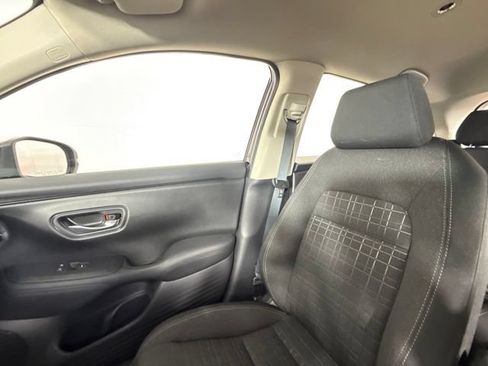 Used 2025 Honda HR-V LX image 15
