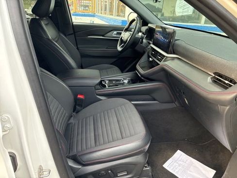 Used 2025 Ford Explorer ST-Line w/ ST-Line Street Pack image 34