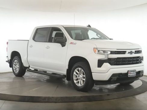 Used 2023 Chevrolet Silverado 1500 RST image 2