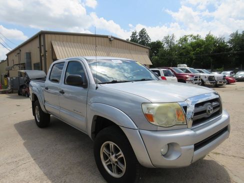 Used 2010 Toyota Tacoma PreRunner RWD image 3