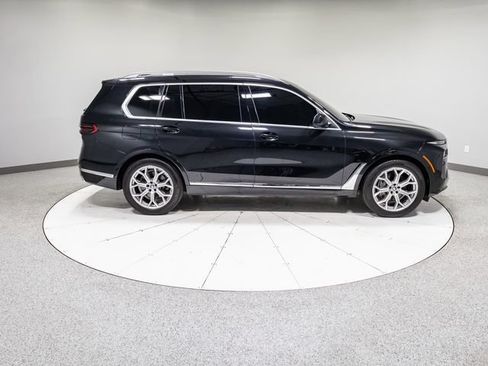 Used 2025 BMW X7 xDrive40i w/ Premium Package AWD/4WD image 9