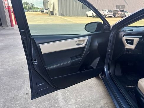 Used 2016 Toyota Corolla LE FWD image 12