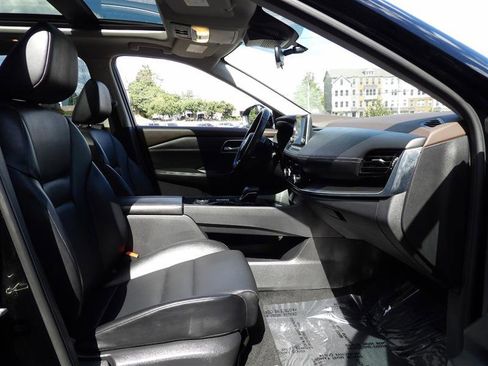 Used 2021 Nissan Rogue SV w/ Premium Package image 17