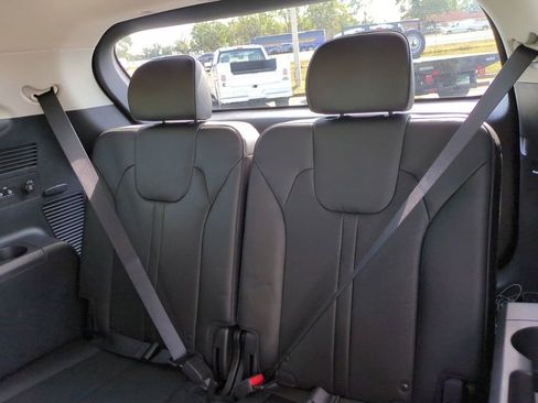 Used 2023 Kia Sorento S image 15