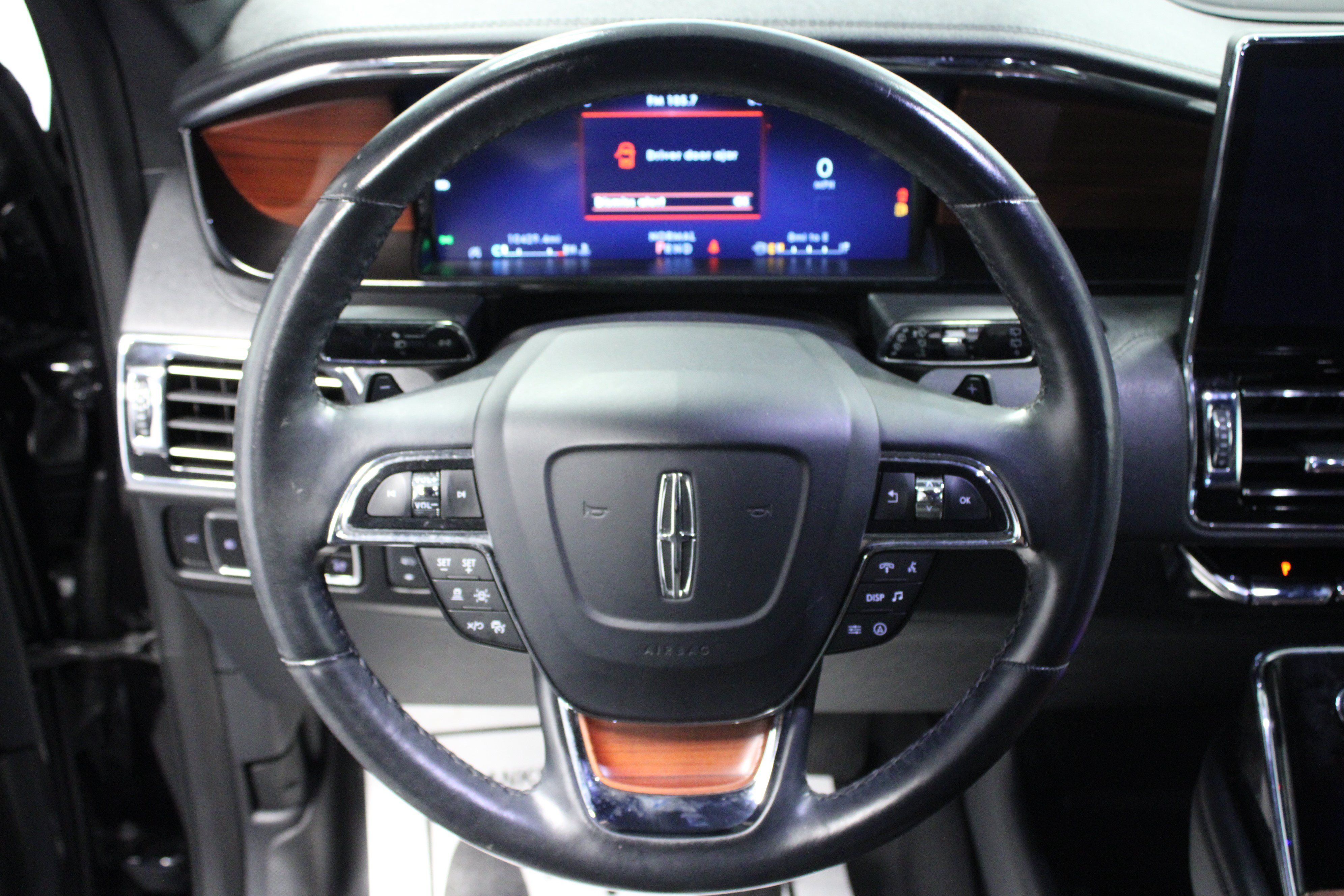Used 2023 Lincoln Navigator 2WD image 18