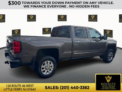 Used 2015 Chevrolet Silverado 2500 LTZ w/ LTZ Plus Package image 5