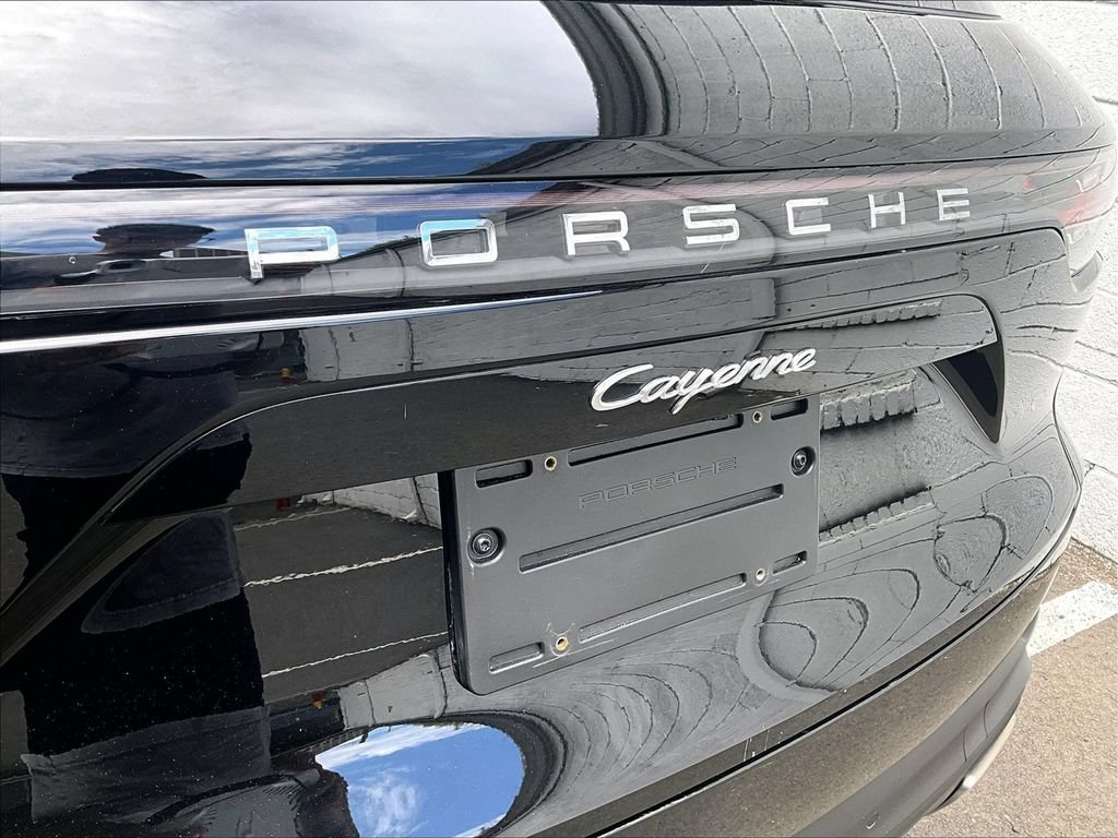 Certified 2023 Porsche Cayenne AWD/4WD image 13