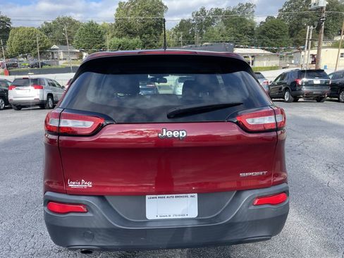 Used 2017 Jeep Cherokee Sport image 4