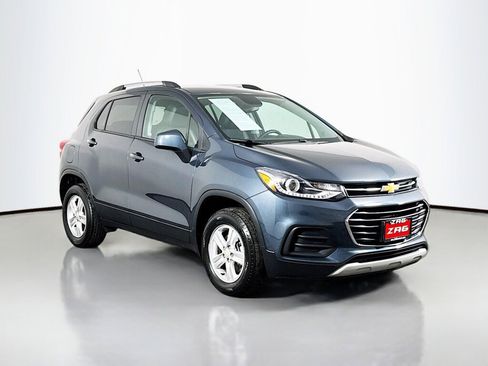 Used 2021 Chevrolet Trax LT w/ LT Convenience Package image 7