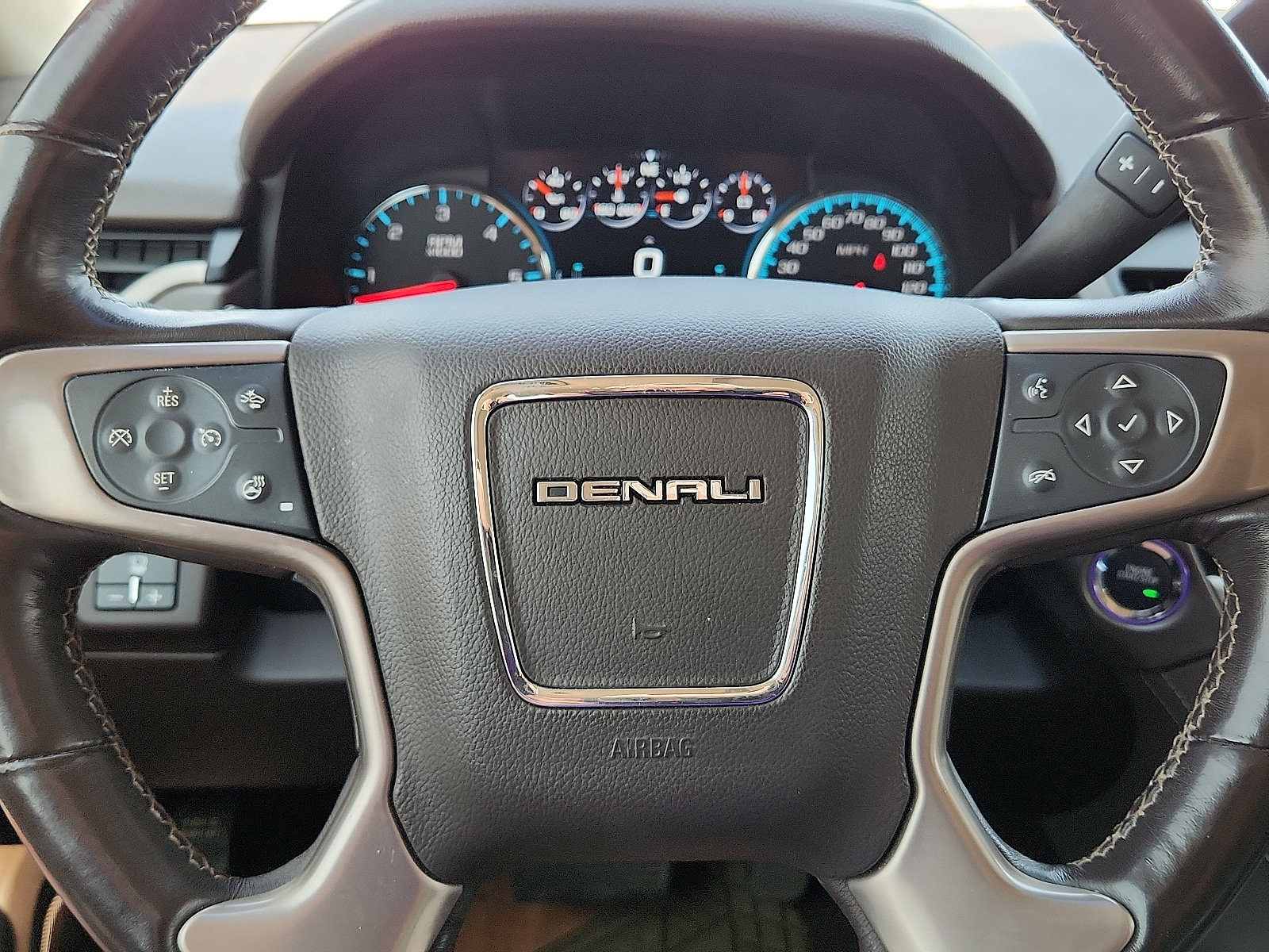 Used 2019 GMC Yukon Denali w/ Open Road Package RWD image 19
