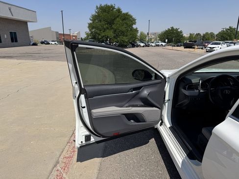 Used 2023 Toyota Camry SE FWD image 14