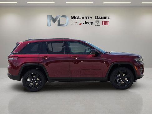 New 2025 Jeep Grand Cherokee Altitude image 6