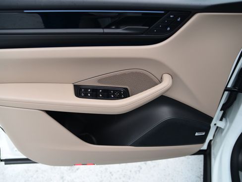 New 2025 Porsche Macan Electric image 12