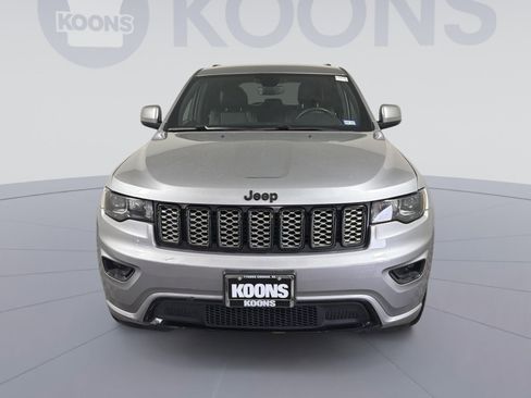 Used 2018 Jeep Grand Cherokee Altitude image 11