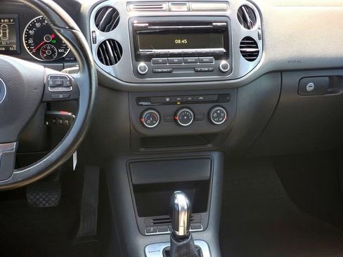Used 2014 Volkswagen Tiguan S image 29